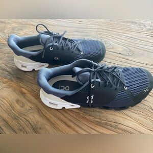 On Cloud mens Cloudflyer, size 11M, black with white heel.  Great shape